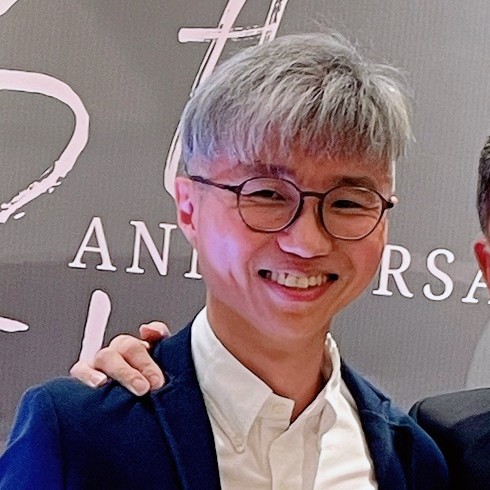 Organize events that strengthen connections and camaraderie within the EO community.